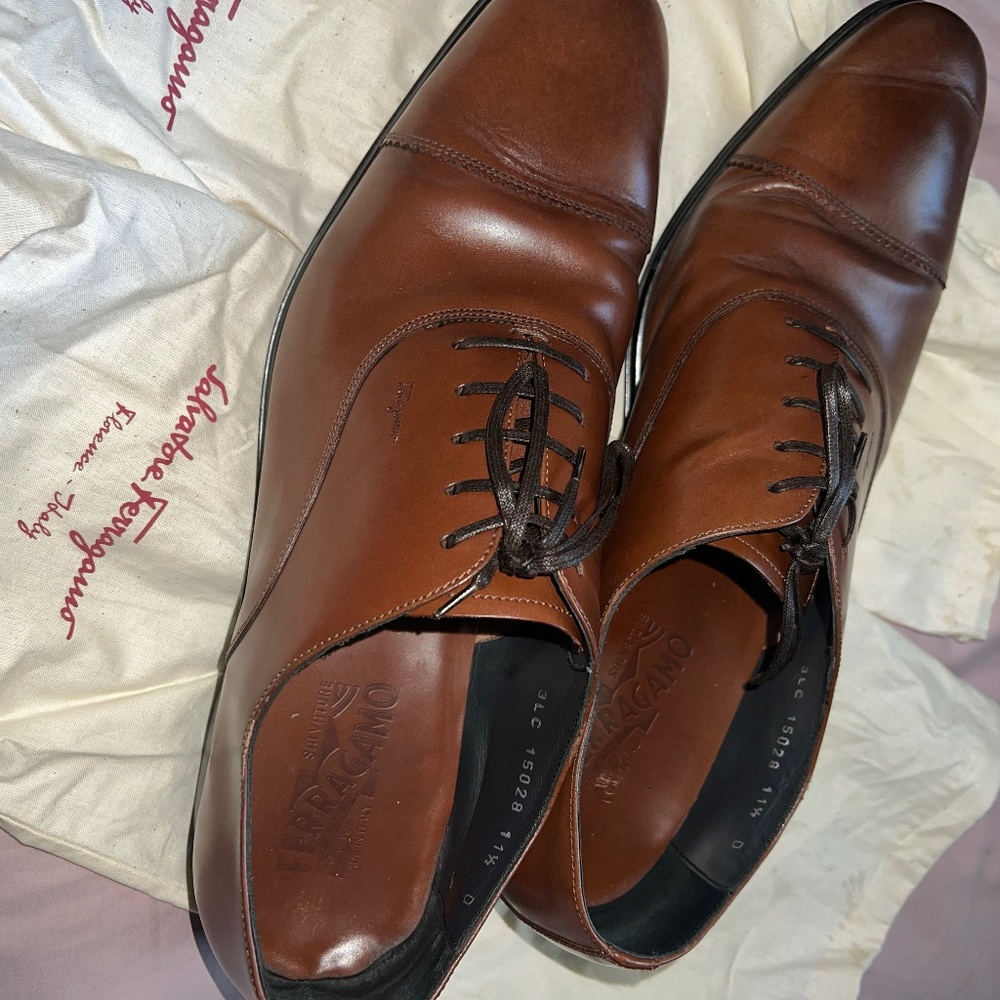 Salvatore Ferragamo
Remigio Leather
Cap Toe Oxfords, Porto/Tannish Brown